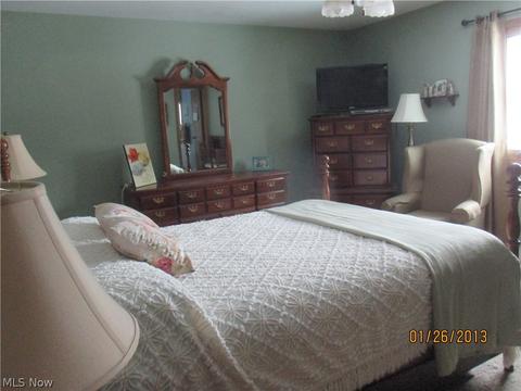 7020 E Parkview Dr, Parma, OH 44134 photo 12
