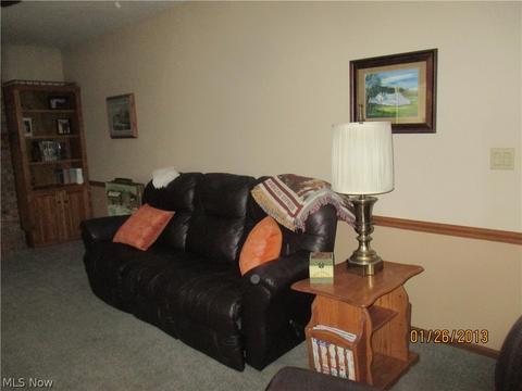 7020 E Parkview Dr, Parma, OH 44134 photo 9
