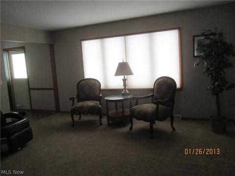 7020 E Parkview Dr, Parma, OH 44134 photo 4