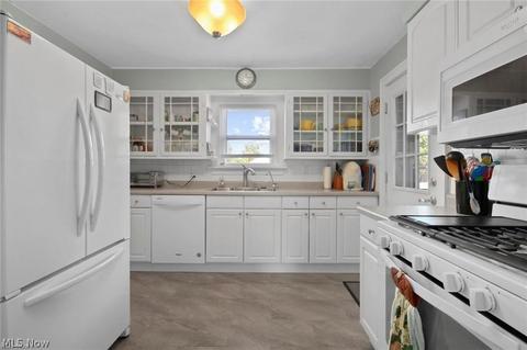 248 Center St, Struthers, OH 44471 photo 2