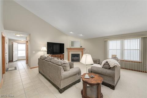 7635 Falling Leaf Dr, Seven Hills, OH 44131 photo 5