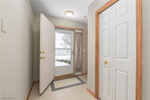 7635 Falling Leaf Dr, Seven Hills, OH 44131 photo 4