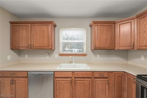 7635 Falling Leaf Dr, Seven Hills, OH 44131 photo 17