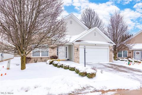 7635 Falling Leaf Dr, Seven Hills, OH 44131 photo 2