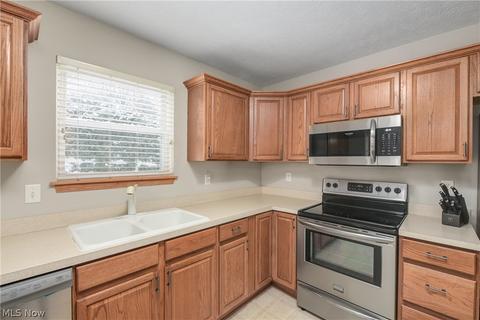 7635 Falling Leaf Dr, Seven Hills, OH 44131 photo 14