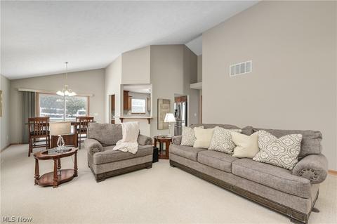 7635 Falling Leaf Dr, Seven Hills, OH 44131 photo 10