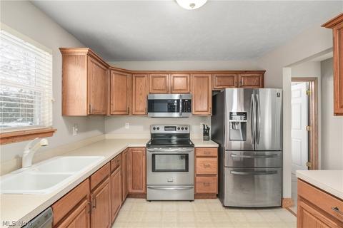 7635 Falling Leaf Dr, Seven Hills, OH 44131 photo 15