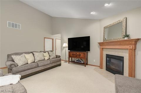 7635 Falling Leaf Dr, Seven Hills, OH 44131 photo 6