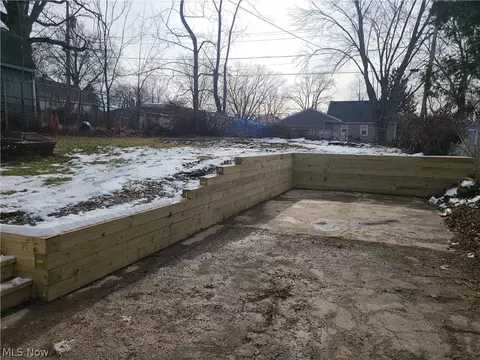 482 9th St, Elyria, OH 44035 photo 4