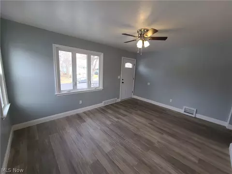 482 9th St, Elyria, OH 44035 photo 7