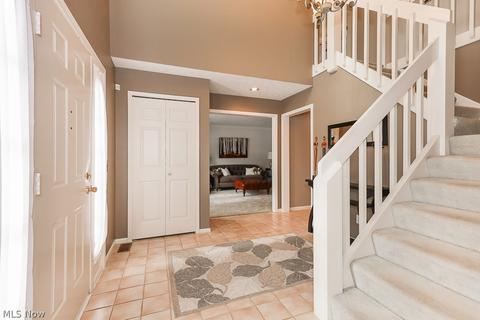 33299 Seneca Dr, Solon, OH 44139 photo 2