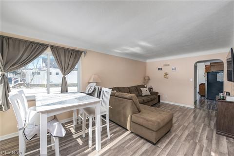 243 Mapleview Dr, Seven Hills, OH 44131 photo 7