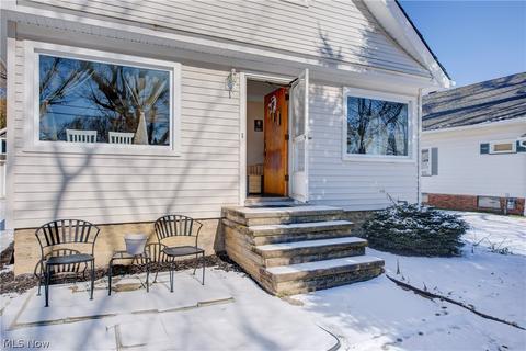 243 Mapleview Dr, Seven Hills, OH 44131 photo 2
