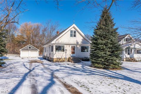 243 Mapleview Dr, Seven Hills, OH 44131 photo 1