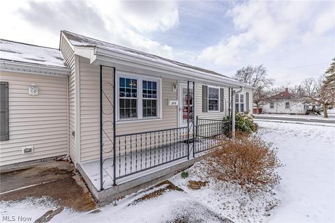 316 Bond St, Elyria, OH 44035 photo 2