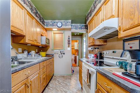316 Bond St, Elyria, OH 44035 photo 6