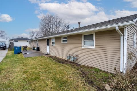 2009 Mark Dr, Lorain, OH 44052 photo 5
