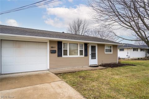 2009 Mark Dr, Lorain, OH 44052 photo 2
