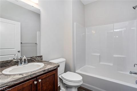 224 Silver Spring Cir, Elyria, OH 44035 photo 25