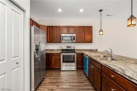 224 Silver Spring Cir, Elyria, OH 44035 photo 16