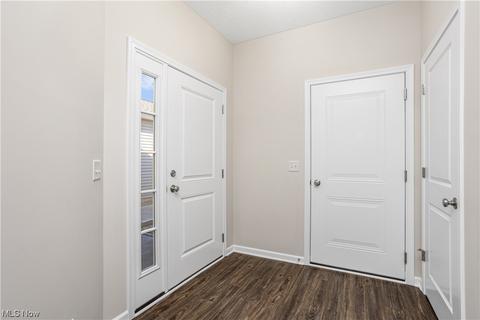 224 Silver Spring Cir, Elyria, OH 44035 photo 4