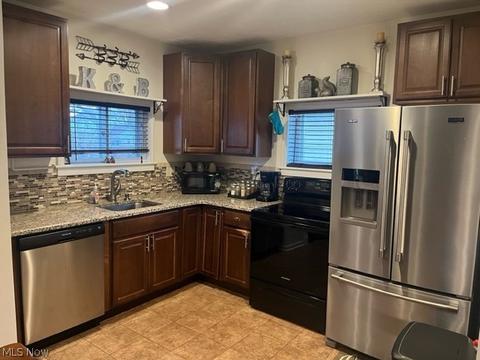 239 Roosevelt, Elyria, OH 44035 photo 3