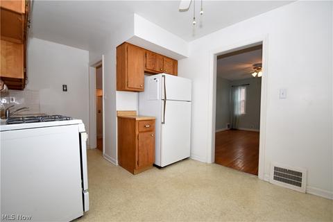 874 E 258th St, Euclid, OH 44132 photo 6