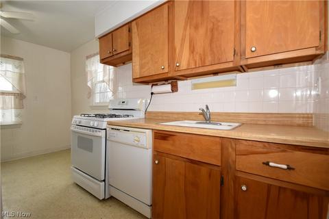 874 E 258th St, Euclid, OH 44132 photo 7