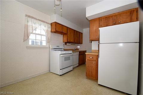 874 E 258th St, Euclid, OH 44132 photo 5