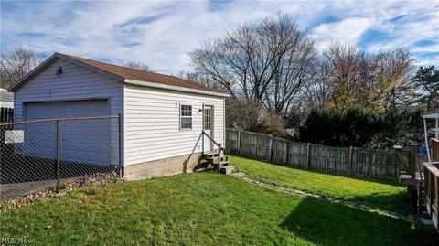 1653 Herkender Ave, Akron, OH 44310 photo 31