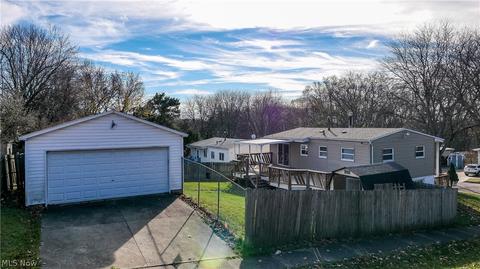 1653 Herkender Ave, Akron, OH 44310 photo 8