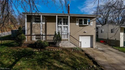 1653 Herkender Ave, Akron, OH 44310 photo 4