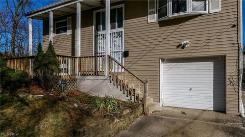 1653 Herkender Ave, Akron, OH 44310 photo 2