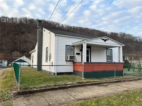 525 Commerce St, Wellsville, OH 43968