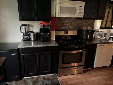 844 Sumner St, Akron, OH 44311 photo 3
