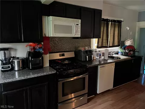 844 Sumner St, Akron, OH 44311 photo 2