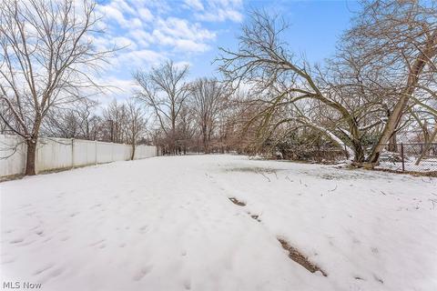 16575 Libby Rd, Maple Heights, OH 44137 photo 5