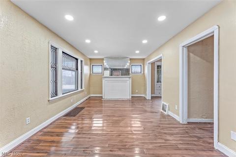 16575 Libby Rd, Maple Heights, OH 44137 photo 7