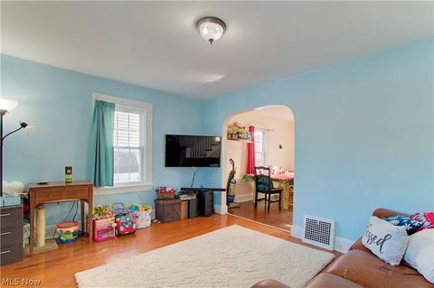 407 E Line St, Minerva, OH 44657 photo 7