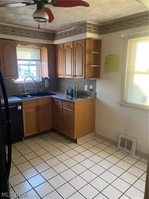 14520 Corridon Ave, Maple Heights, OH 44137 photo 8