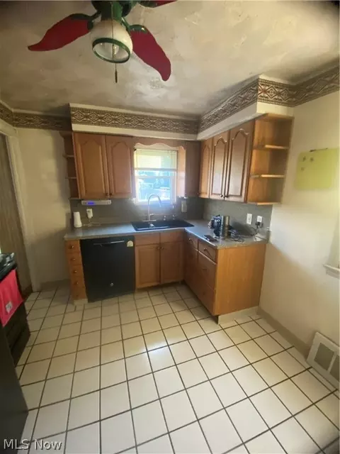 14520 Corridon Ave, Maple Heights, OH 44137 photo 9