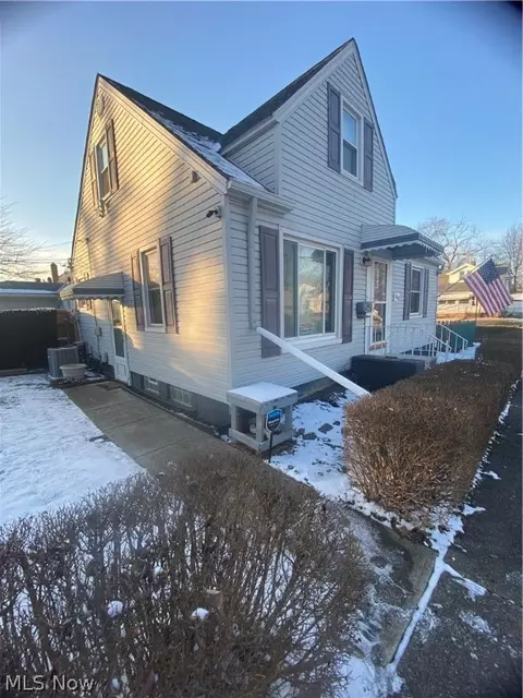 14520 Corridon Ave, Maple Heights, OH 44137 photo 2