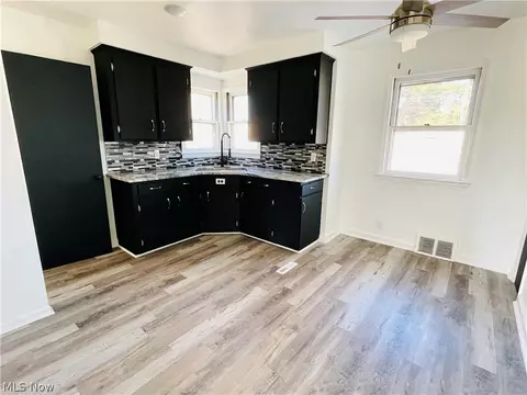 6510 Kenneth Ave, Parma, OH 44129 photo 4
