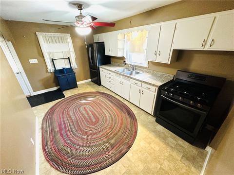 18 Maple Dr, Youngstown, OH 44512 photo 6