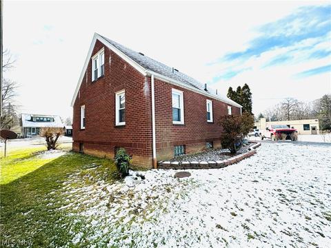 18 Maple Dr, Youngstown, OH 44512 photo 2