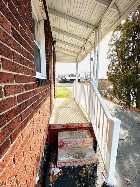 18 Maple Dr, Youngstown, OH 44512 photo 3