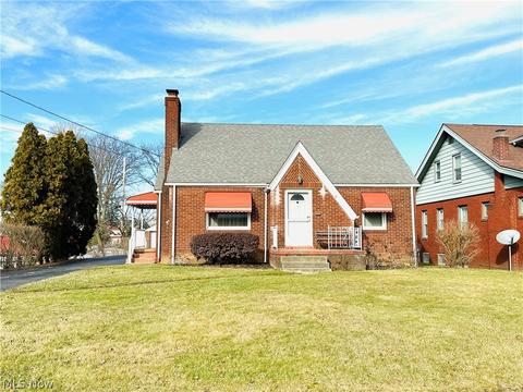 18 Maple Dr, Youngstown, OH 44512 photo 1