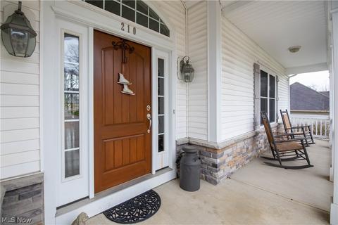 210 Hedgecliff Dr, Aurora, OH 44202 photo 2