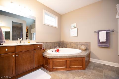 210 Hedgecliff Dr, Aurora, OH 44202 photo 13