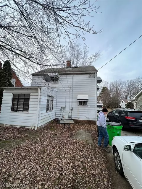 395 E 270th St, Euclid, OH 44132 photo 2